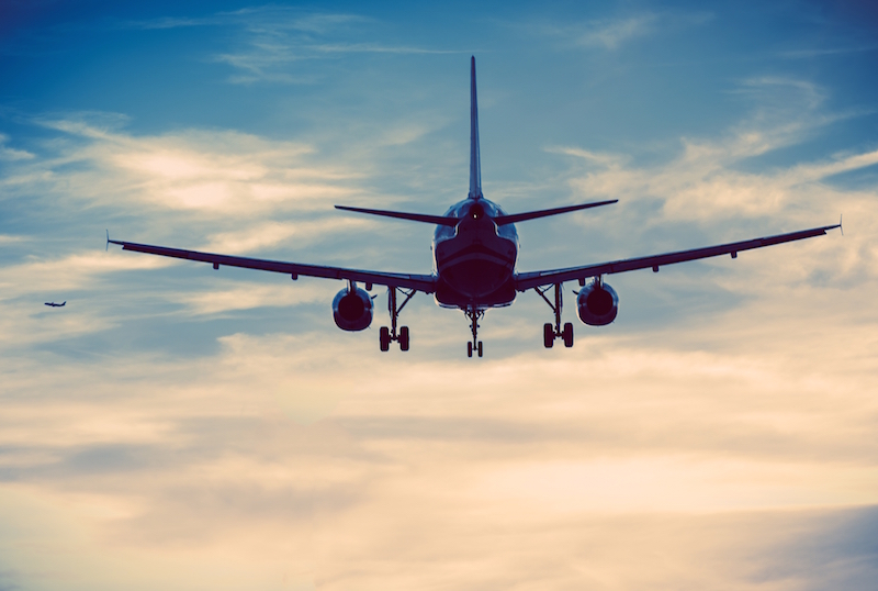 航空会社提供の有料Wi-Fiサービスが高額な理由