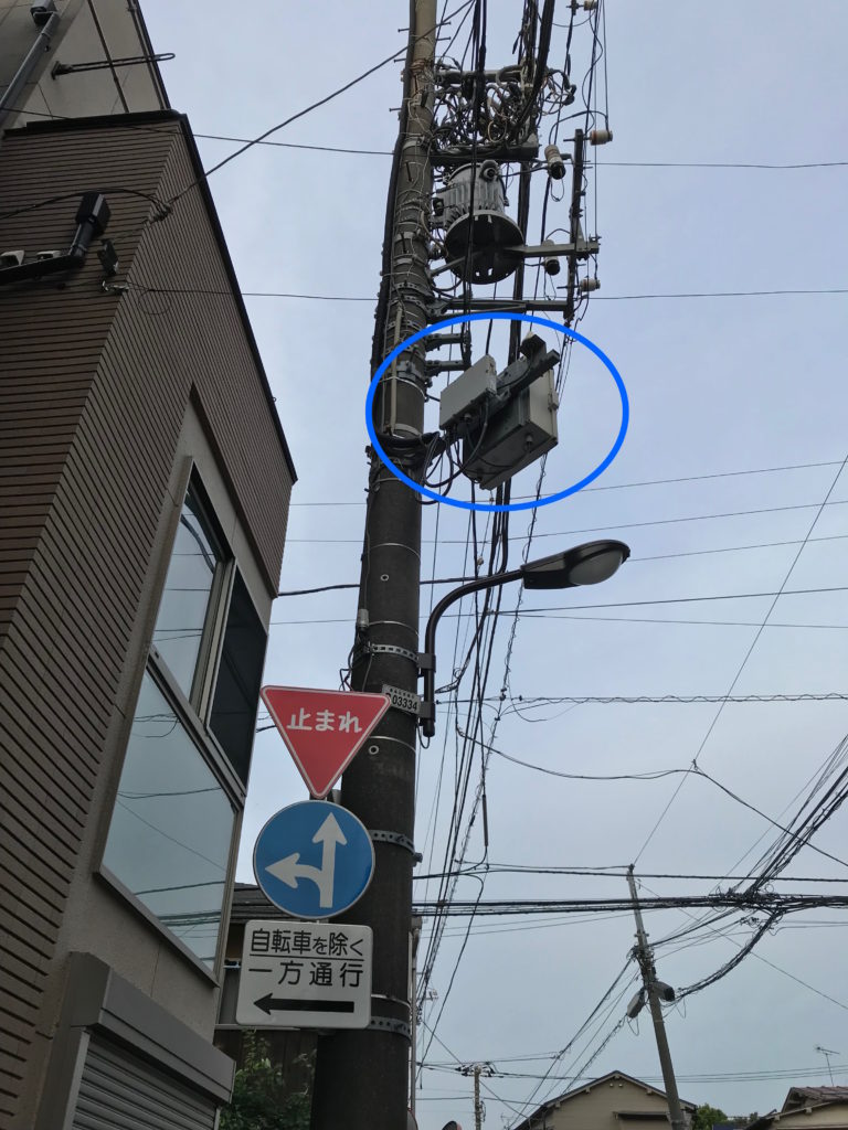 柱上タイプの基地局
