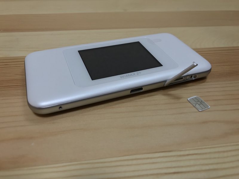 WiMAX W06へSIMカード挿入