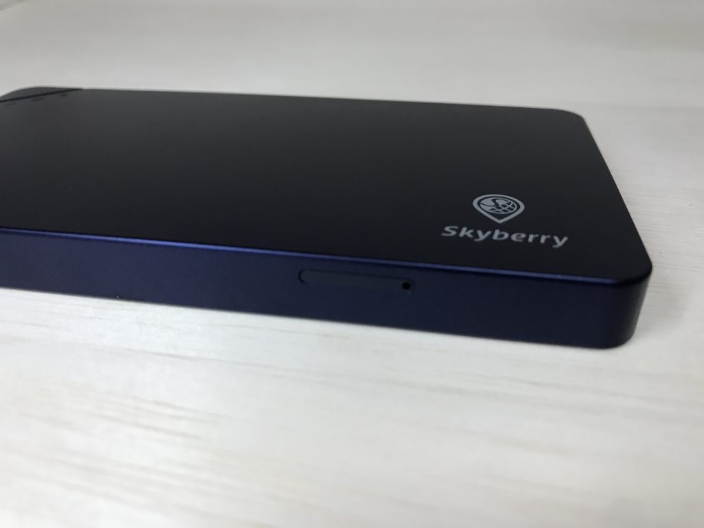 Gira3/U3 SIMスロット