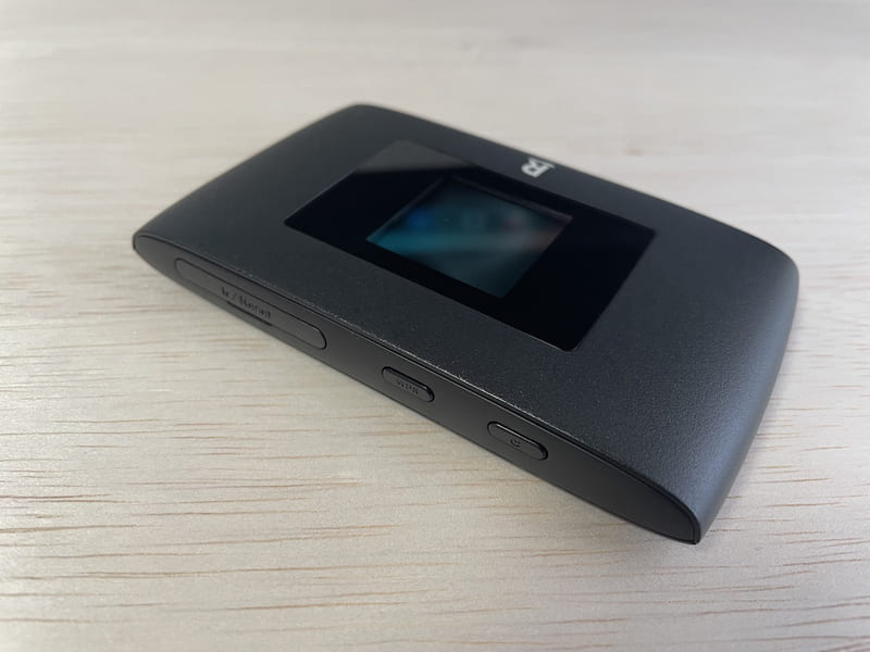 Rakuten WiFi Pocket 2B 電源ボタン
