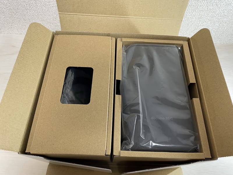 docomo home 5G(HR01) の箱