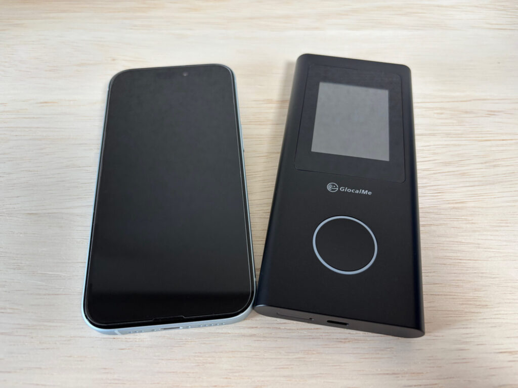 Numen Air U50とiPhone15の大きさ比較