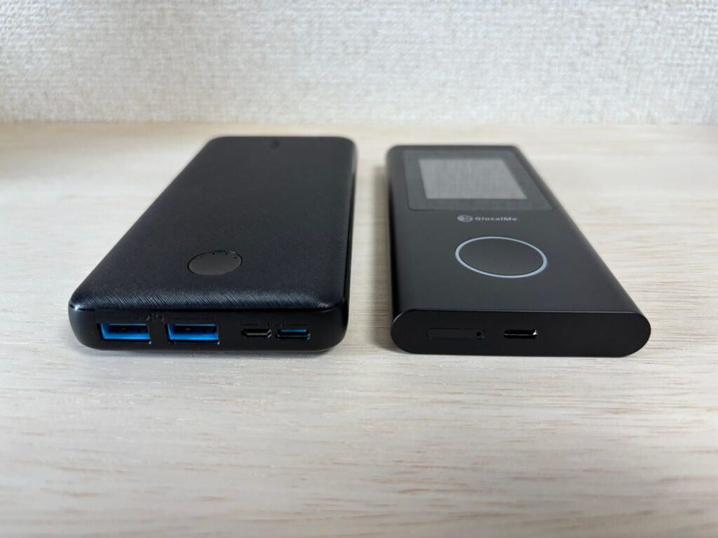 Numen Air U50とANKER PowerCore Essential 20000の厚さ・端子比較